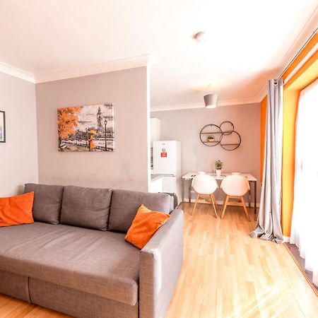 Prime Location - Modern City Apartment! Бристоль Экстерьер фото