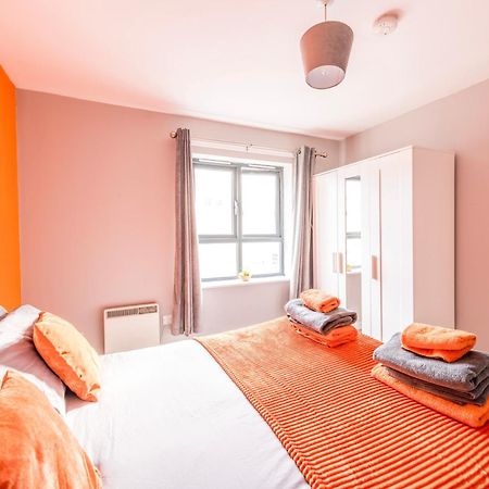 Prime Location - Modern City Apartment! Бристоль Экстерьер фото