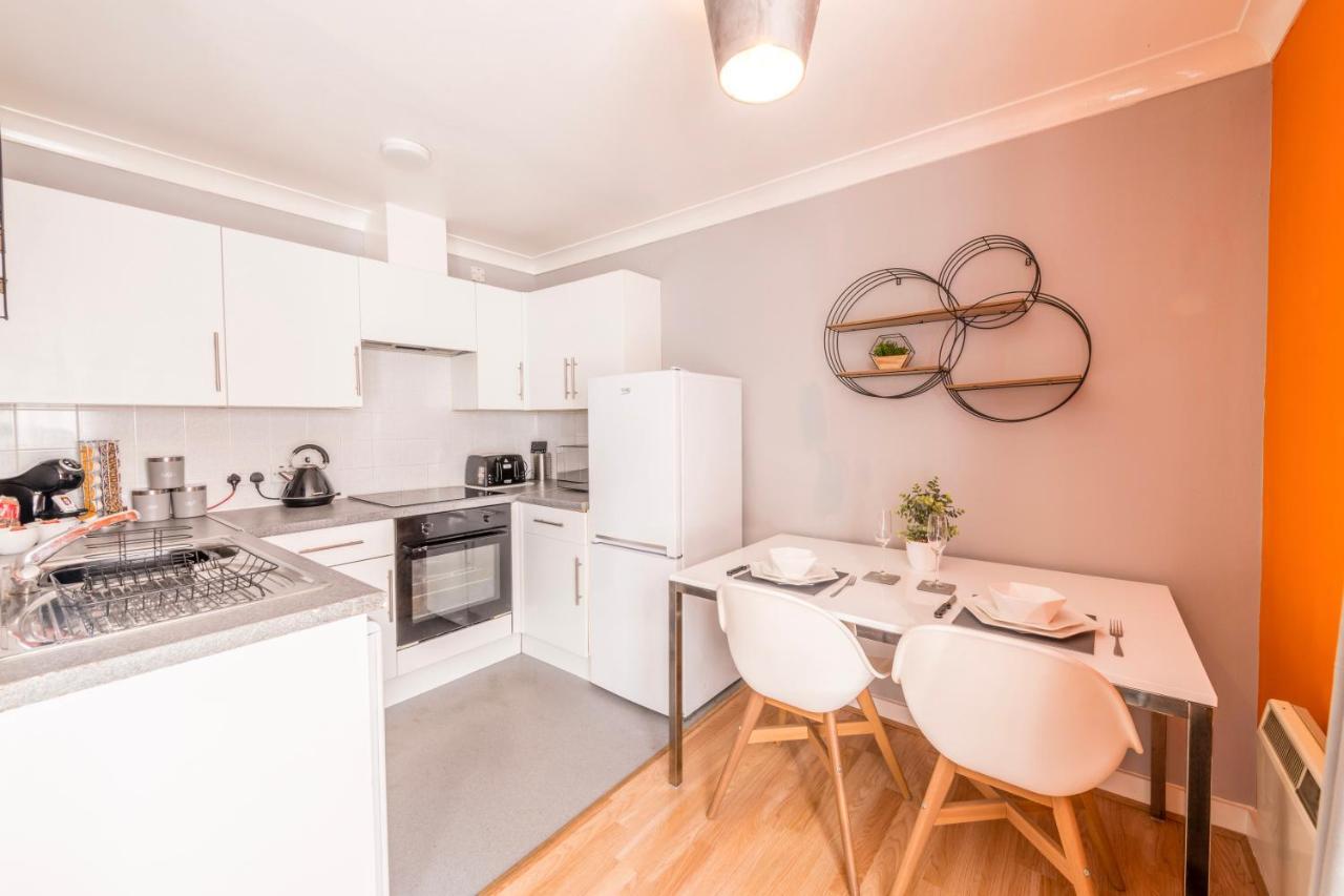 Prime Location - Modern City Apartment! Бристоль Экстерьер фото