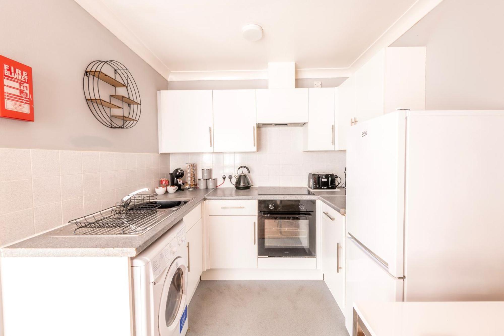 Prime Location - Modern City Apartment! Бристоль Экстерьер фото