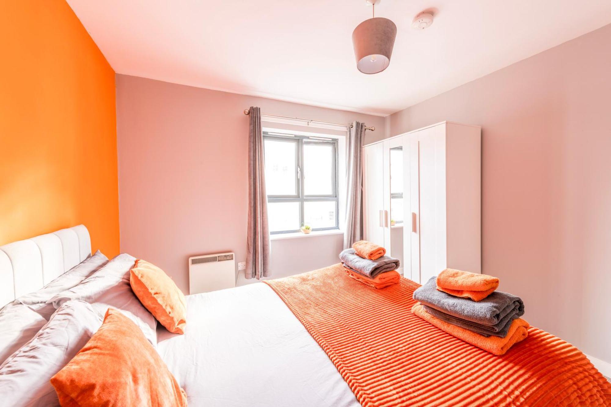 Prime Location - Modern City Apartment! Бристоль Экстерьер фото