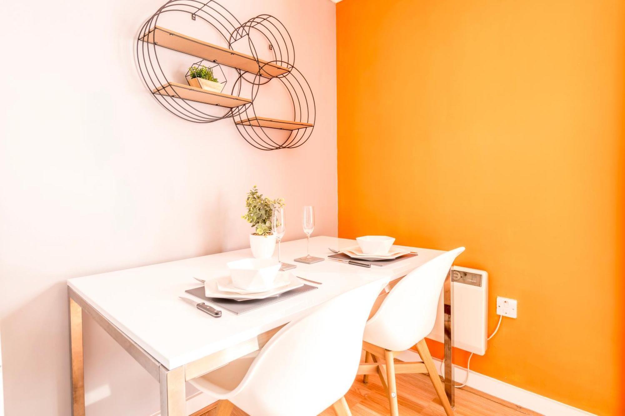 Prime Location - Modern City Apartment! Бристоль Экстерьер фото